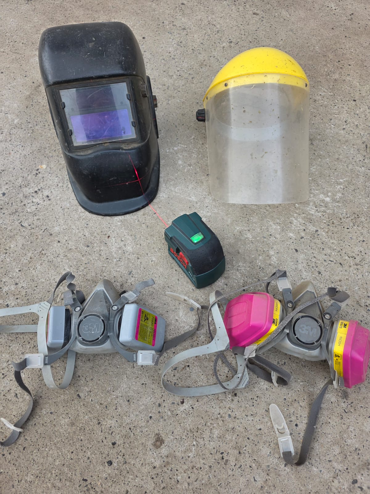 Accesorios de Herramientas Aconcagua: máscara de soldar, visor facial, respiradores con filtros y nivel láser