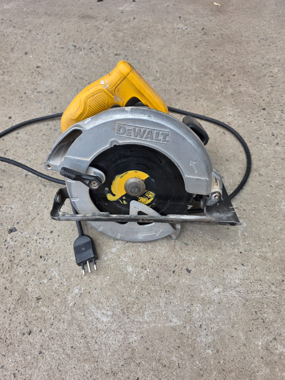 Sierra circular 1500W de Herramientas Aconcagua